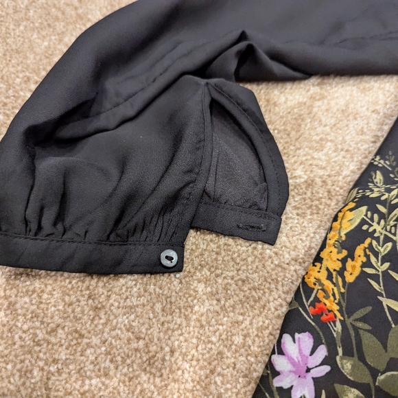 Ladies Black and Floral V Neck Pullover Long Sleeve Top Size XL Tall - Picture 4 of 5